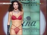 le donne nude in passerella la moda di oggi è sexy